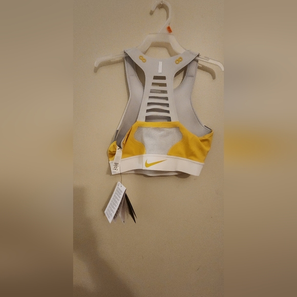 Nike Swoosh Sport Bra Size S - Picture 2 of 4